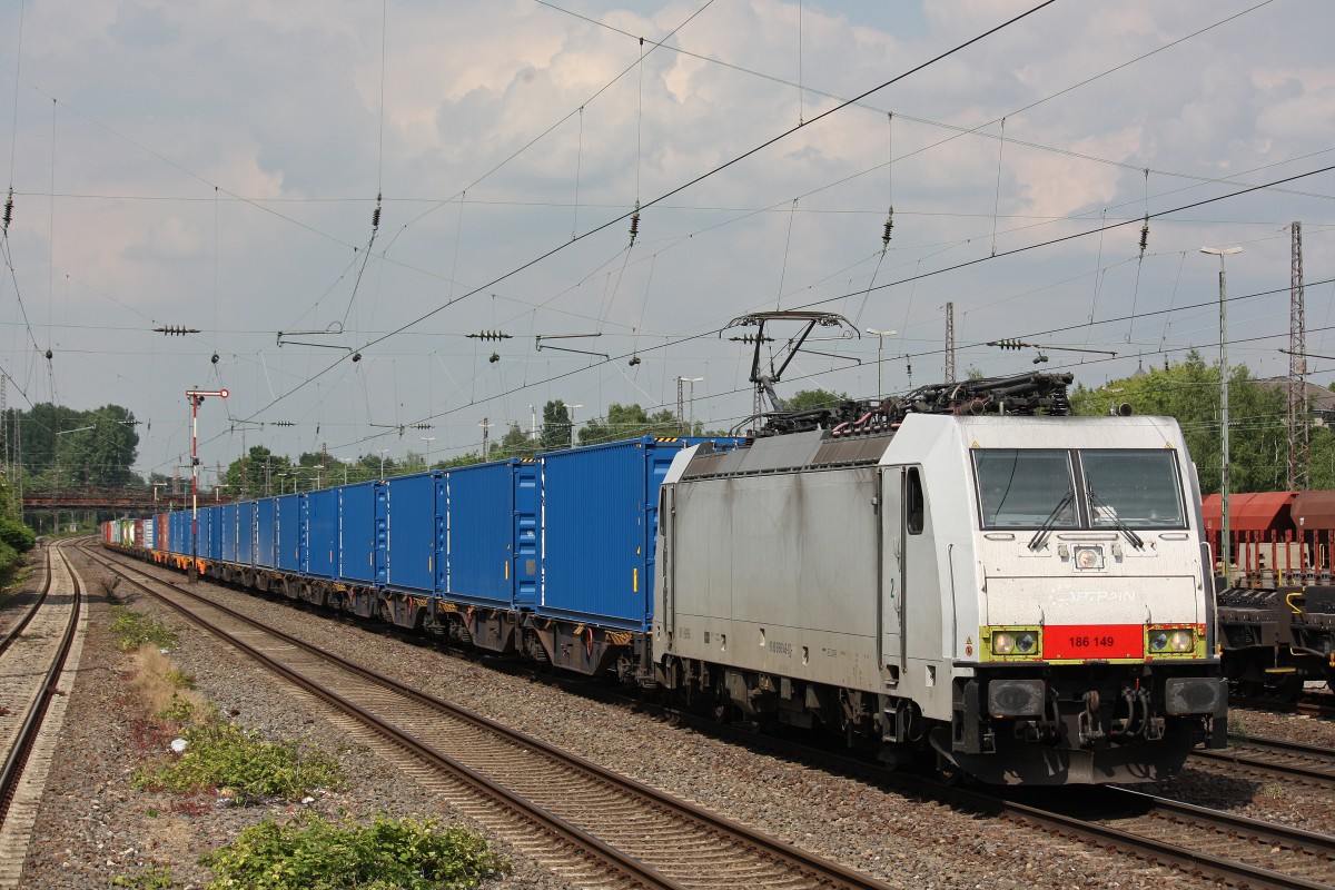 CBR/HSL 186 149 am 5.6.13 mit einem Containerzug in Düsseldorf-Rath.