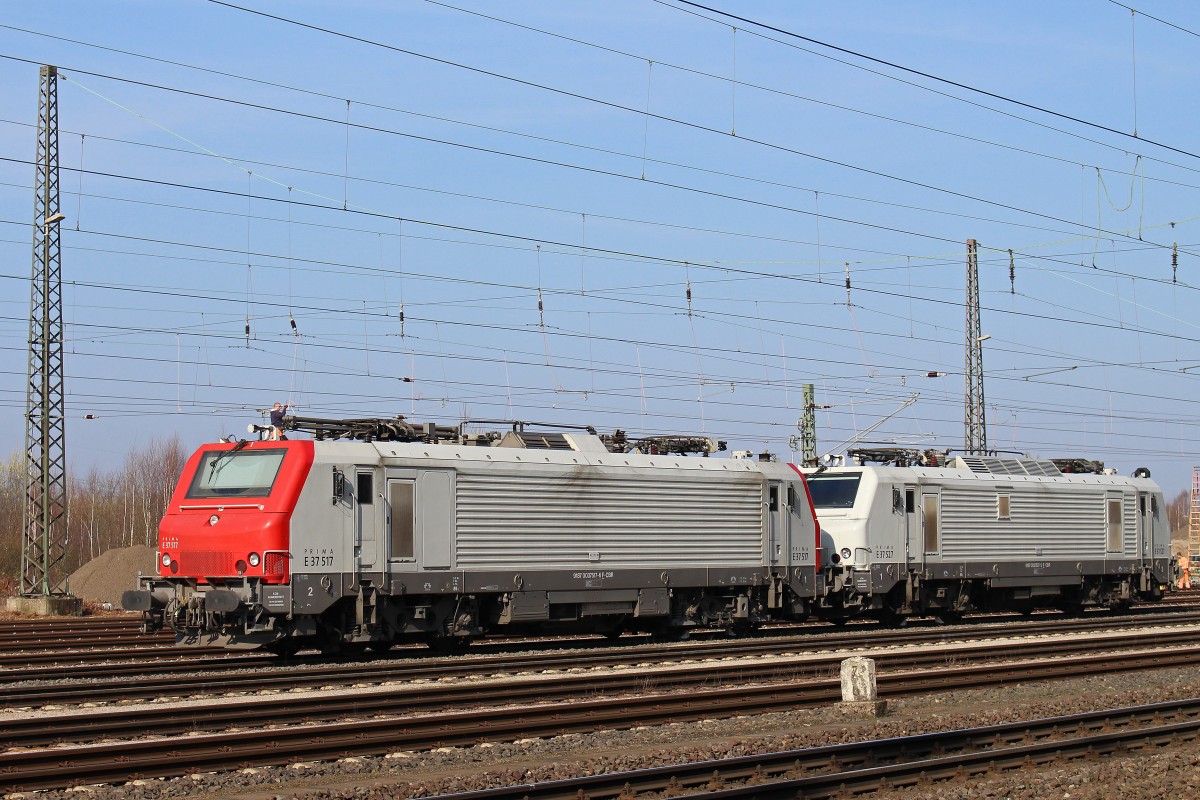 CBR/TWE E37 517+Akiem/TWE E37 527 am 8.3.14 abgestellt in Duisburg-Entenfang.