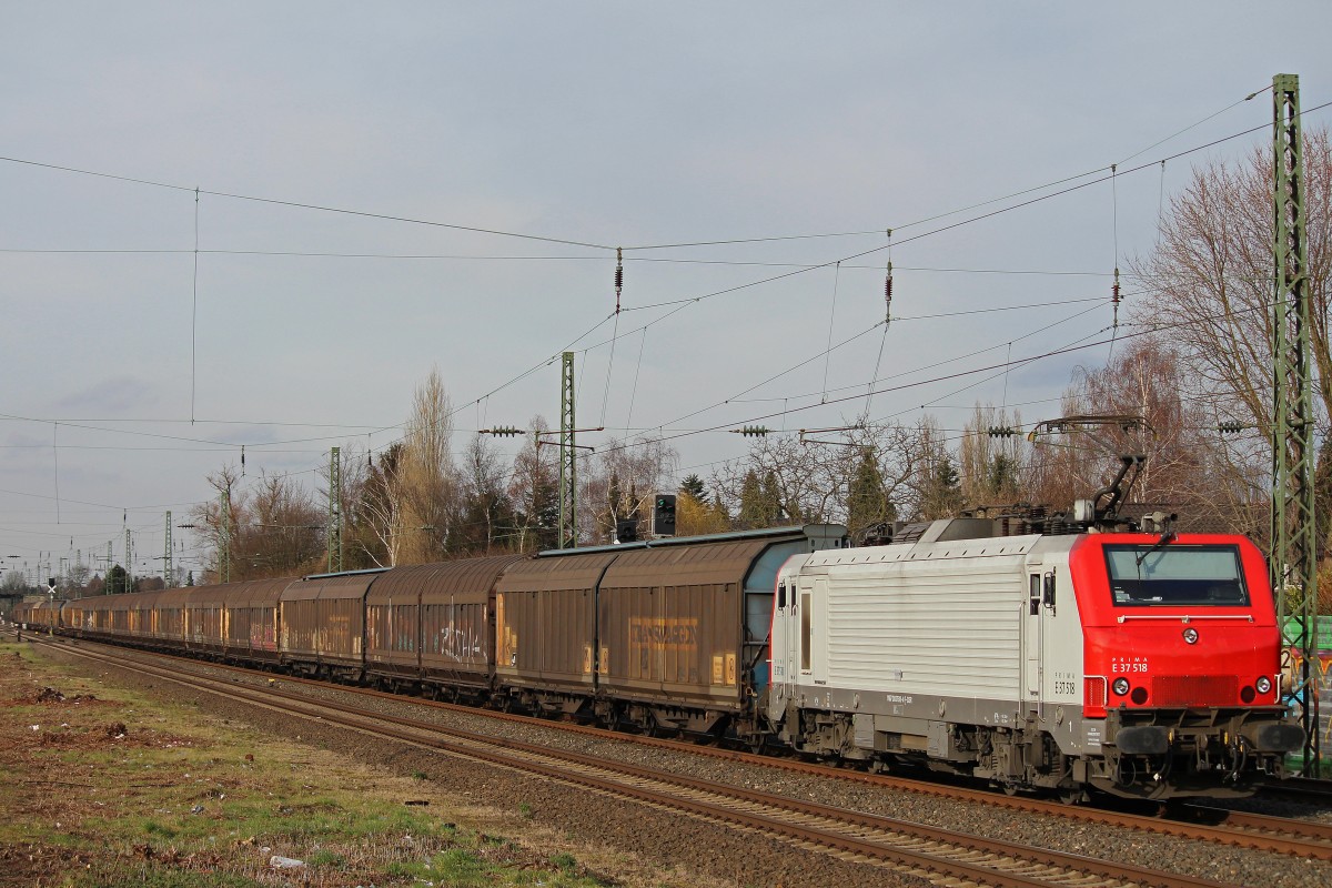 CBR/TWE E37 518 am 23.2.14 mit einem umgeleiteten Papierzug in Düsseldorf-Angermund.