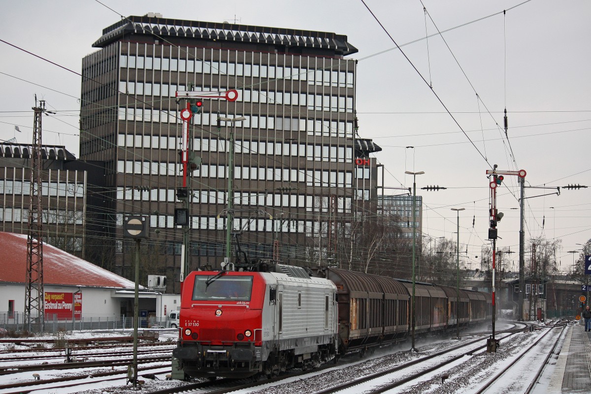CBR/TWE E37 530 am 12.3.13 mit einem Papierzug in Dsseldorf-Rath.