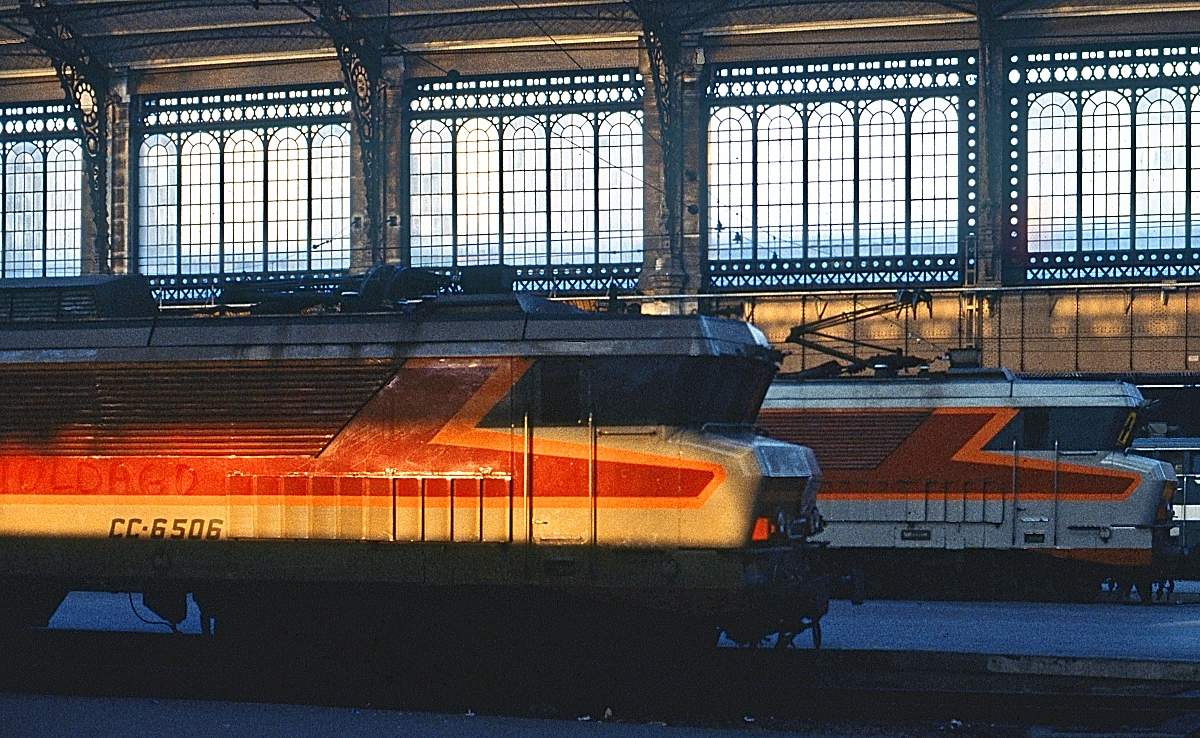 CC-6506 und eine Schwesterlok im Pariser Gare d'Austerlitz (April 1984)