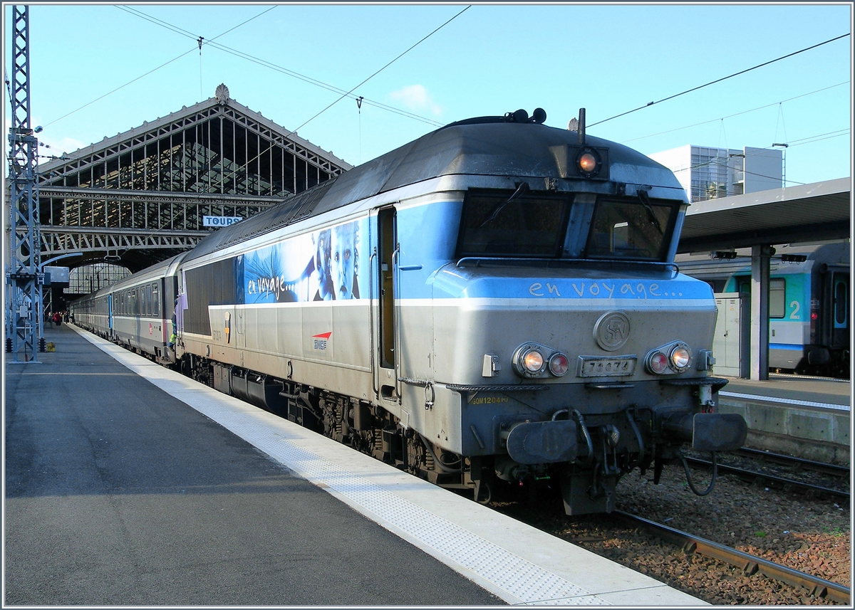 CC 72 073 mit Schnellzug nach Lyon wartet am 21. März 2007 in Tour auf ihre Abfahrt.