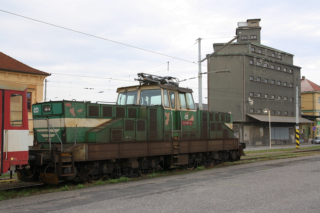CD 113 003-8 am 25.August 2018 im Bahnhof Tabor.