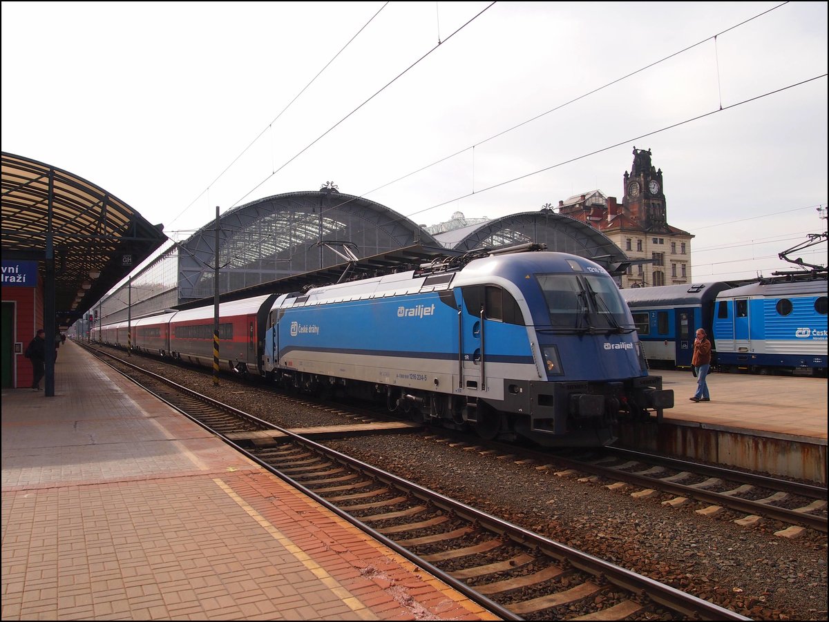 CD 1216 234-5 am 13.03.2017 in Prag Hauptbahnhof.
