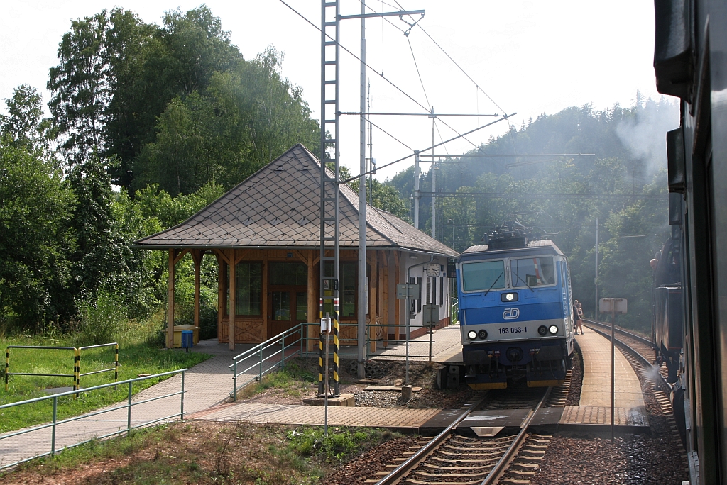 CD 163 063-1 mit dem Os 7167 (Usti nad Orlici - Lichkov) am 21.Juli 2018 im Bahnhof Techonin.