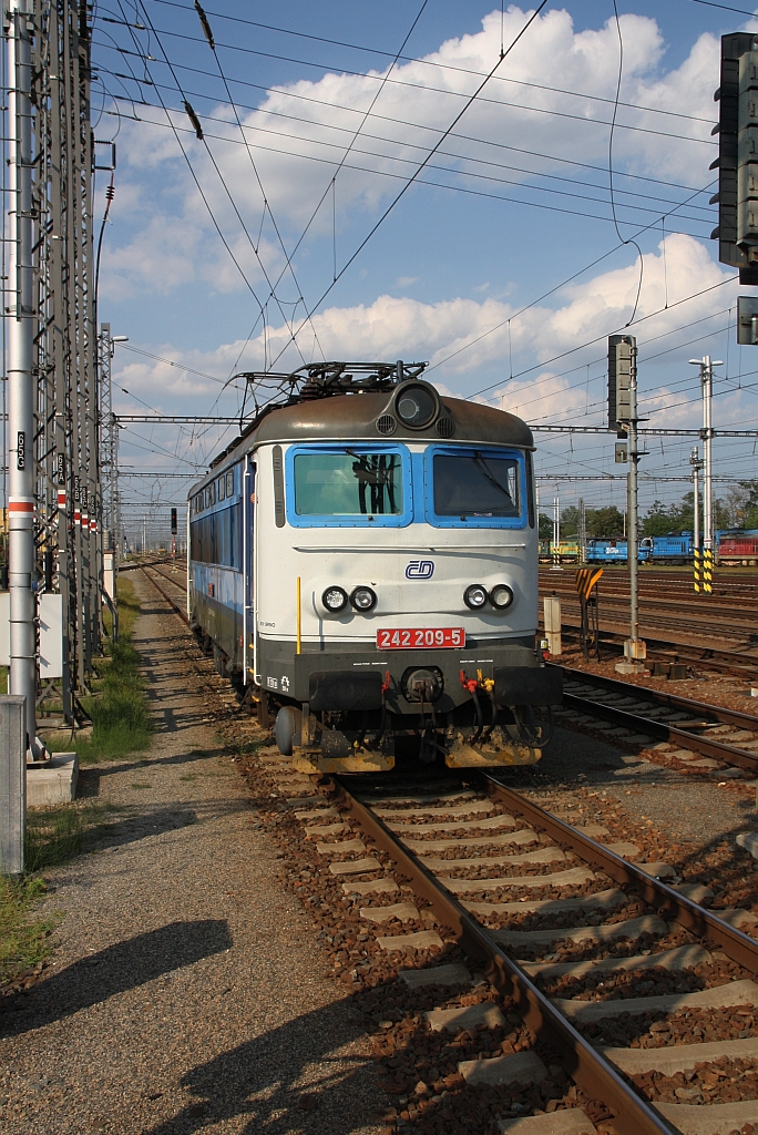 CD 242 209-5 am 20.Juli 2018 im Bahnhof Breclav.