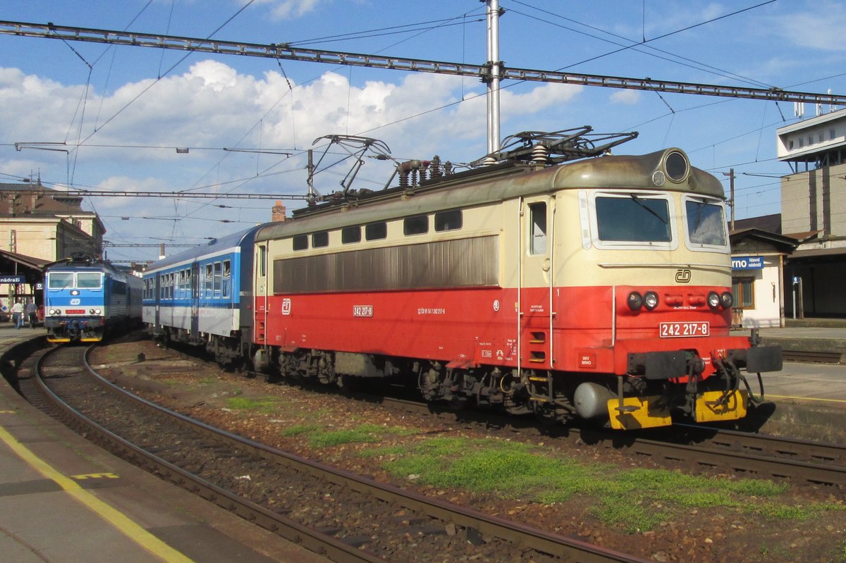 CD 242 217 steht am 2 Juni 2015 in Brno hl.n.