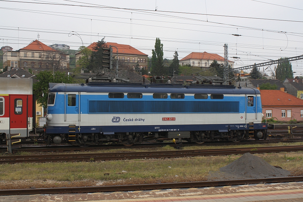 CD 242 221-0 am 12.April 2014 in Bratislava hlavn stanica.

