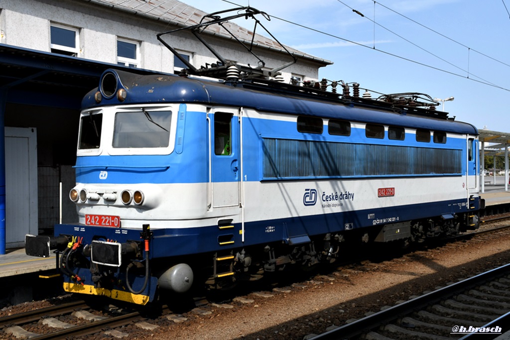 CD 242 221-0 beim umsetzen im bahnhof breclaw,18.09.18