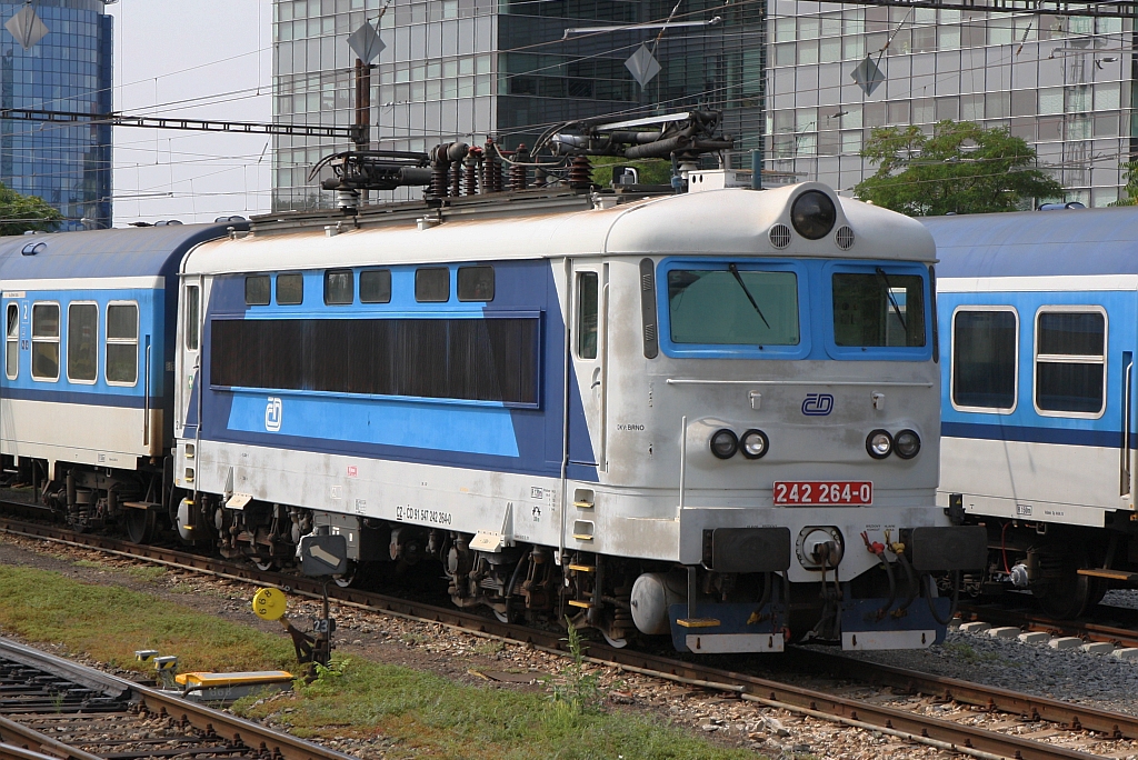 CD 242 264-0 wartet am 03.August 2019 in der Abstellgruppe des Bahnhof Brno Horni Herspice auf ihren nächsten Einsatz.