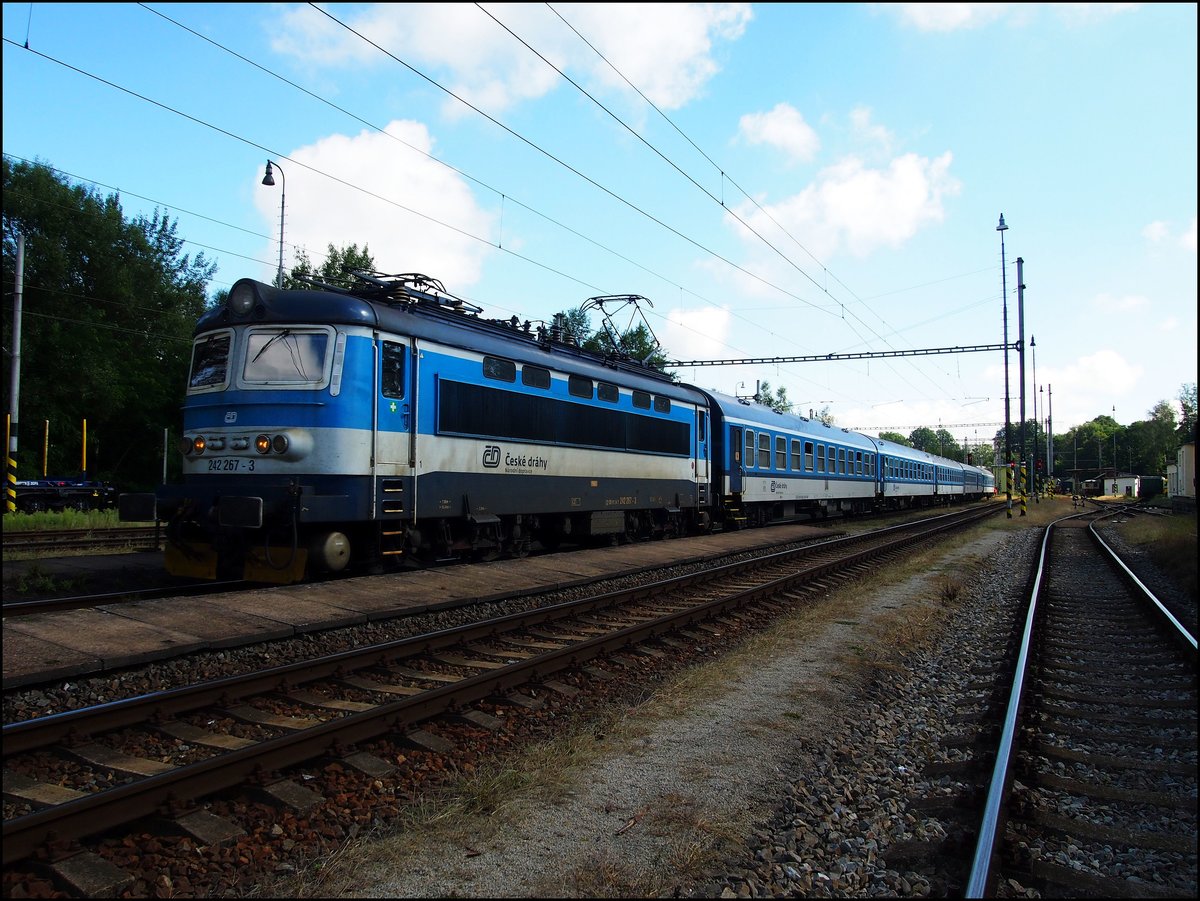 CD 242 267-3 im Bahnhof Jindřichův Hradec am 5. 9. 2020