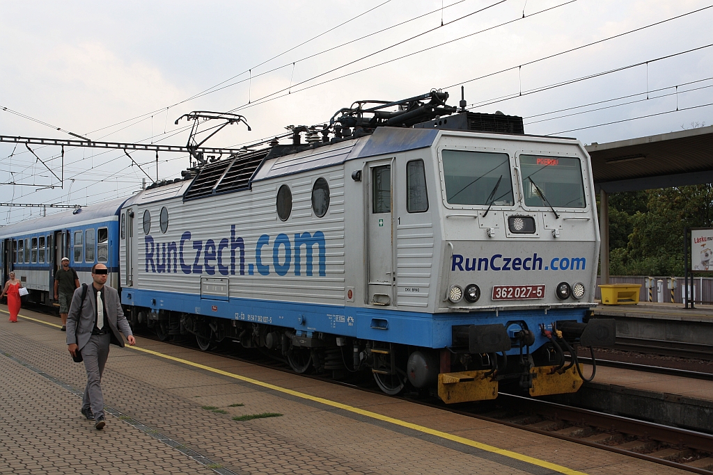 CD 362 027-5 vor dem Os 4219 (Breclav – Prerov) am 10.August 2018 im Bahnhof Hulin.