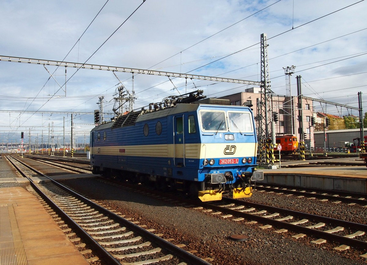 CD 362 053-1 im Hauptbahnhof Prag am 8. 11. 2013.