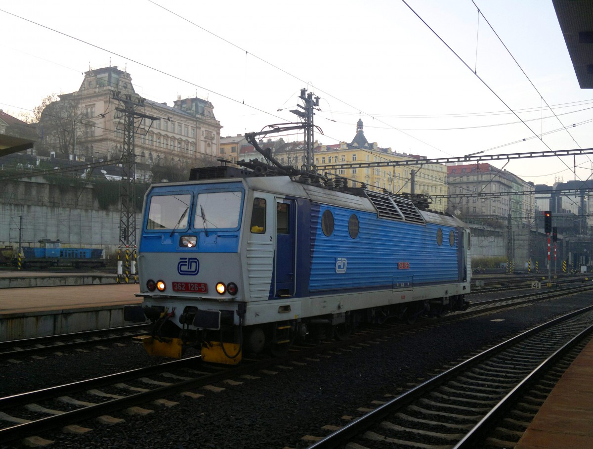 CD 362 126-5 im Hauptbahnhof Prag am 26. 11. 2014.