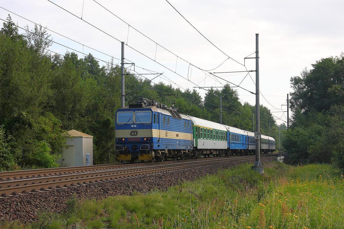 CD 362172 ist am 21.8.2013 um 9.14 Uhr mit einem bunten Os bei Stary Kolin in Richtung Kolin unterwegs.