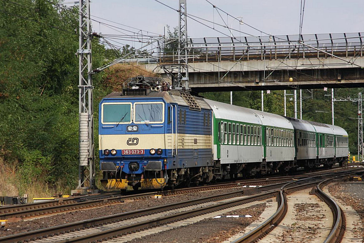 CD 363023 fährt am 11.9.2009 mit einem Os in Zabori nad Labem ein.