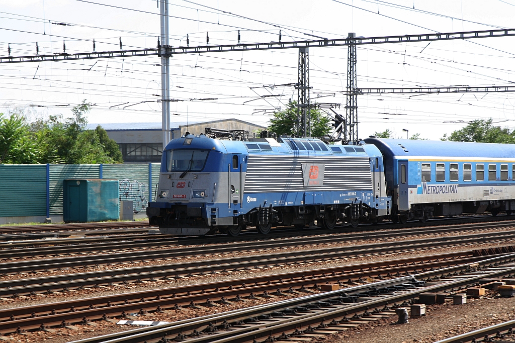 CD 380 008-3 am 07.Juli 2018 mit dem EC 279  Metropolitan  (Budapest-Nyugati - Praha hl.n.) bei der Einfahrt in den Bahnhof Breclav.