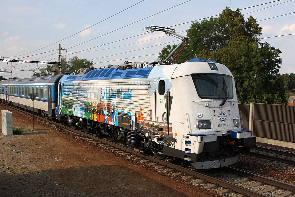 CD 380 011-7 fährt am 20.Juli 2018 durch den Bahnhof Dlouha Trebova.