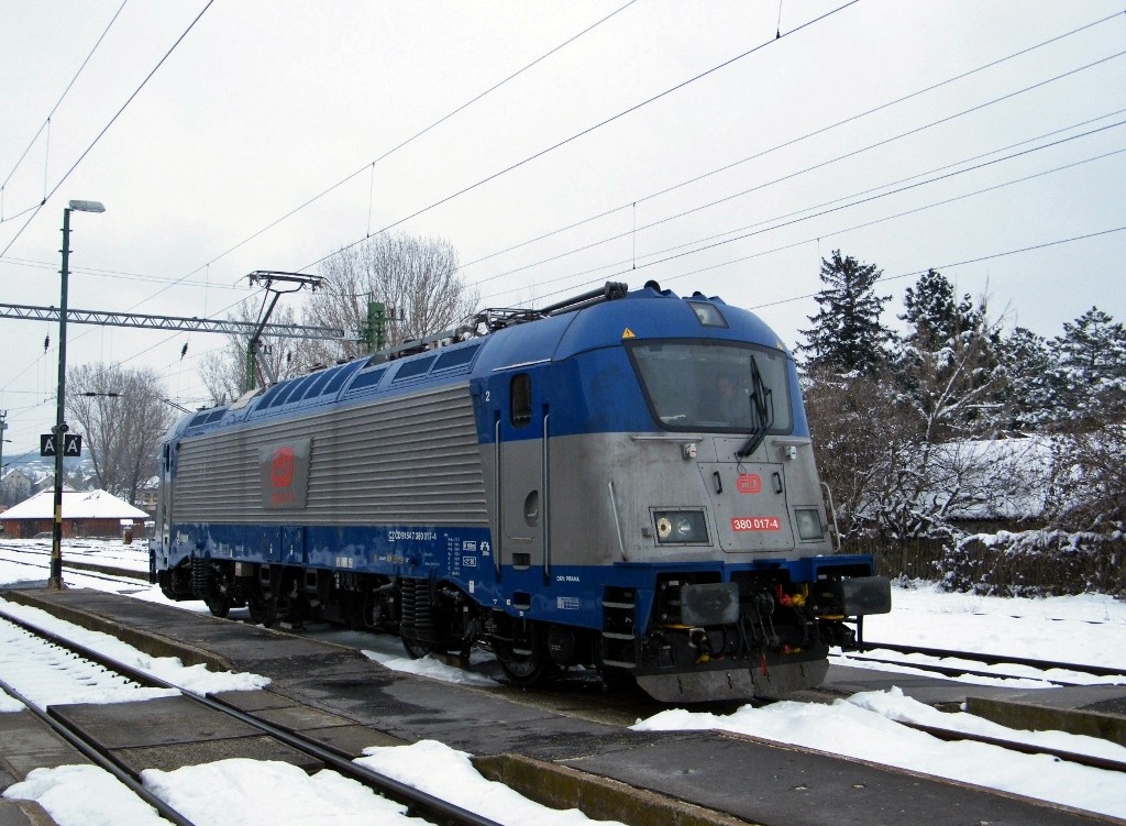 CD 380 017 am Bahnhof Veresegyhz, Testfahrt am 28. 03. 2013. 