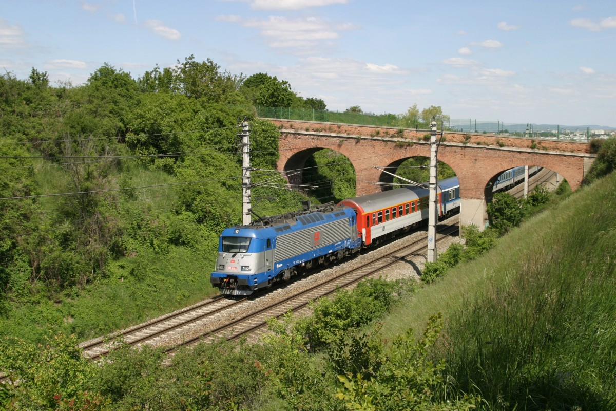 CD-380.014 mit EC-73 beim alten Brückerl zwischen Mödling und Guntramsdorf. 4.5.14