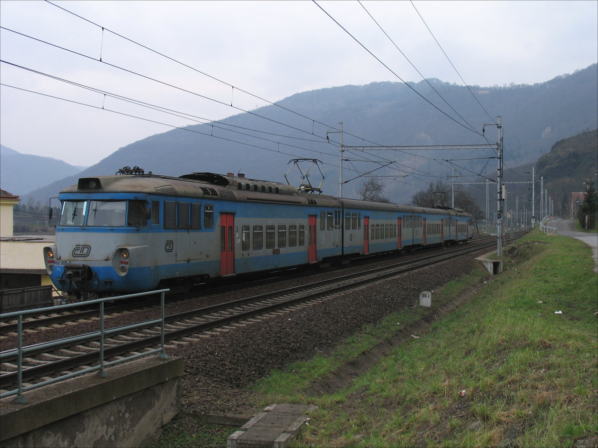 CD 452 005 zwischen Dolni Zalezly (Salesel) und Usti nad Labem hl. n. (Aussig an der Elbe); 08.03.2008
