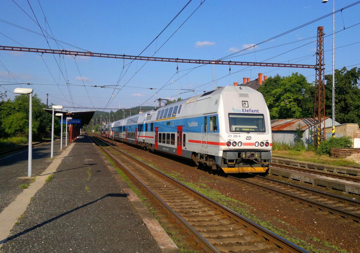 CD 471 005-9 City Elefant in Bhf. Dobřichovice am 7.7.2013.