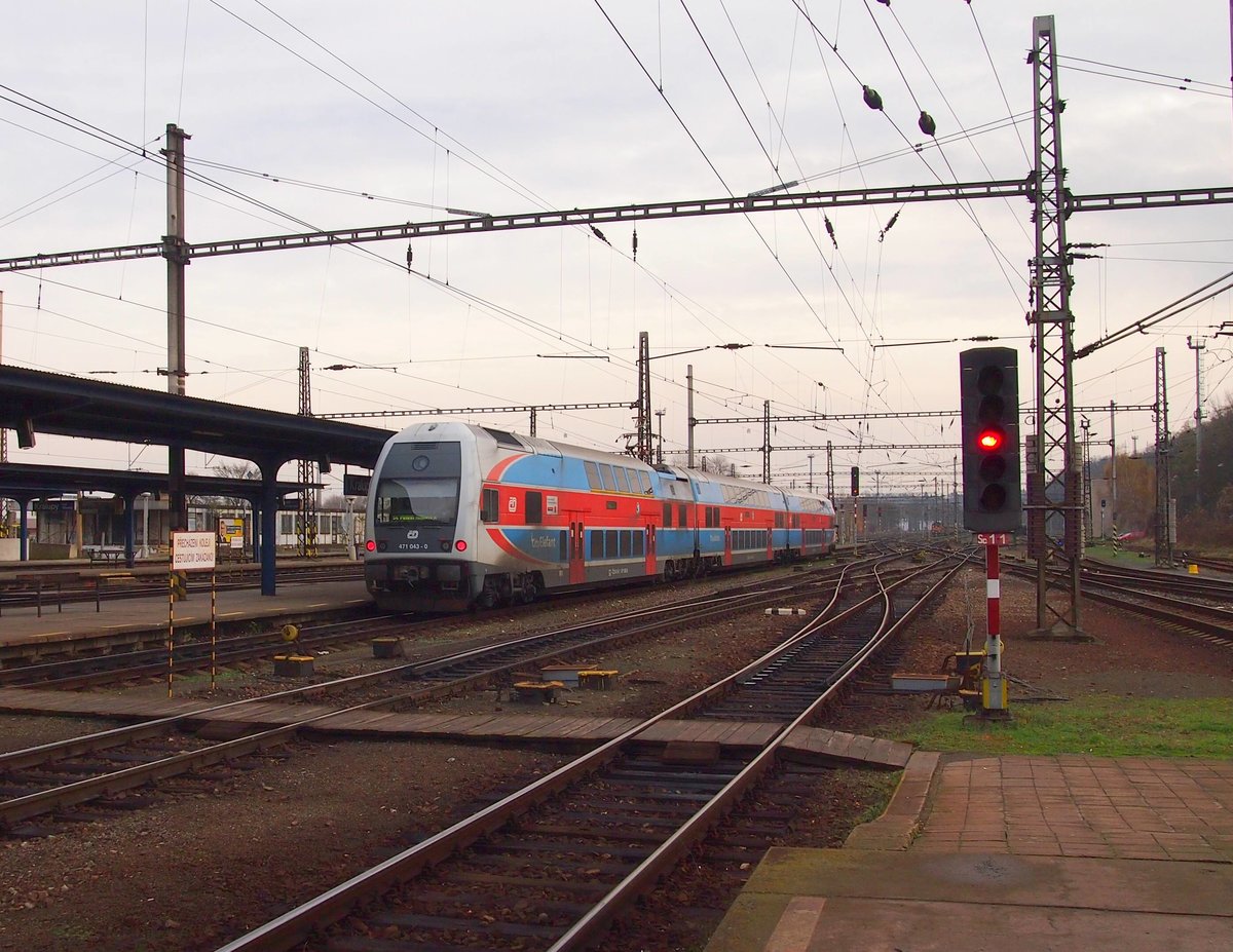 CD 471 043-0 in Kralupy nad Vltavou Hbf. am 25. 11. 2017. 	