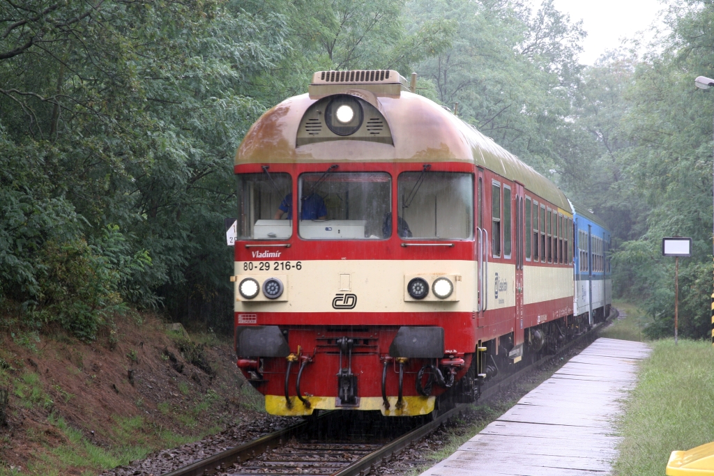 CD 50 54 80-29 216-6 ABfbdtn fährt am 07.September 2019 als erstes Fahrzeug des Os 4446 (Brno hl.n. - Ivancice) in die Haltestelle Ivancice letovisko ein.