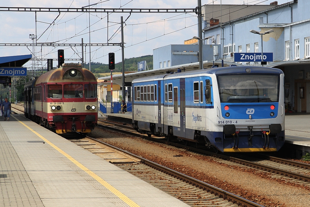 CD 50 54 80-29 226-5 ABfbrdtn als erstes Fahrzeug des Os 4511 (Znojmo - Novosedly) und CD 814 010-5/914 010-4, angekommen als Os 24807 (Okrisky - Znojmo) am 14.Juli 2018 im Bahnhof Znojmo.