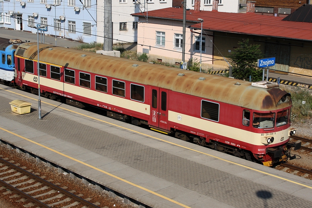 CD 50 54 80-29 226-5 ABfbrdtn als erstes Fahrzeug des Os 4511 (Znojmo - Novosedly) fährt am 14.Juli 2018 aus Bahnhof Znojmo.