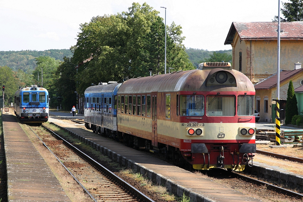 CD 50 54 80-29 307-3 Bfbrdtn nach der Ankunft als Os 14417 von Ivancice am 18.August 2018 im Bahnhof Moravske Branice.