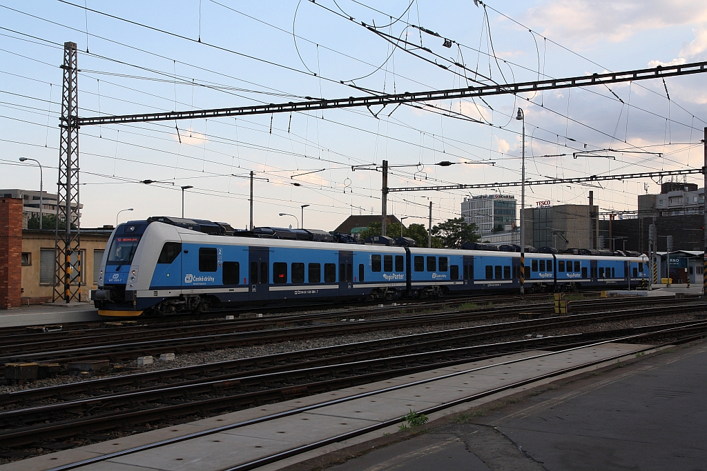 CD 641 004-7 am 18.August 2018 im Bahnhof Brno hl.n.als erstes Fahrzeug des ausfahrenden Os 4728 nach Brezova nad Svitavou.
