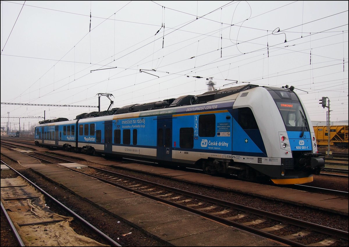 CD 650 001-1 Richtung České Budějovice auf Hauptbahnhof Protivín am 17.12.2016