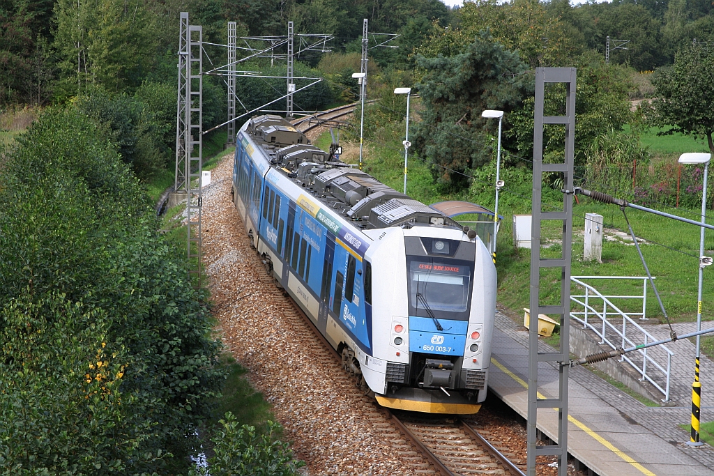 CD 650 003-7 als letztes Fahrzeug des Os 2158 (Ceske Velenice - Ceske Budejovice) am 22.September 2018 im Bahnhof Trocnov.