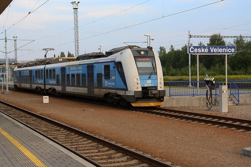 CD 651 001-0 als Os 2168 nach Ceske Budejovice am 04.August 2018 im Bahnhof Ceske Velenice.
