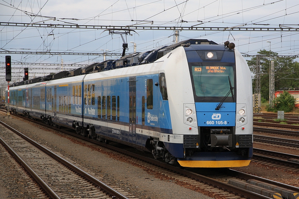 CD 660 105-8 fährt am 14.August 2018 als Rx 815 (Brno hl.n. - Olomouc hl.n.) in den Bahnhof Breclav ein.