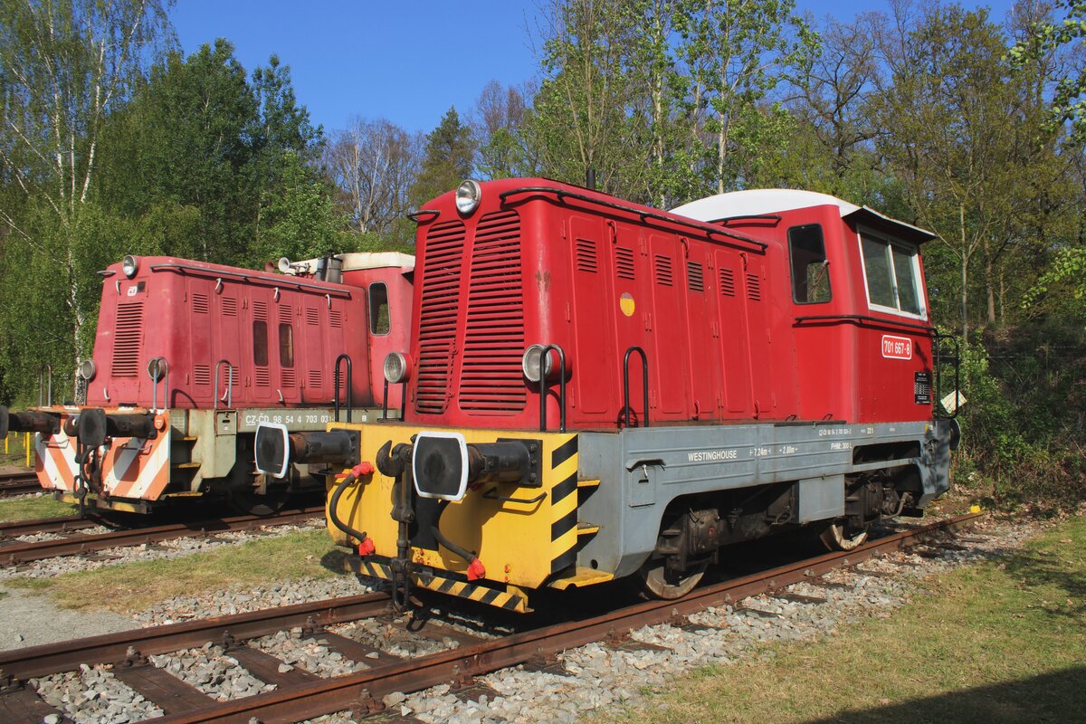 CD 701 667 (ex 701 024 laut ERV-Code) steht am 11 Mai 2024 ins Eise4nbahnmuseum von Luzna u Rakovnika.