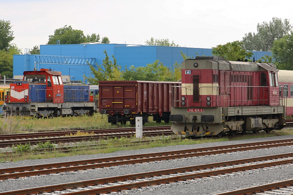 CD 714 006-4 und CDC 742 428-6 am 03.August 2019 im Bahnhof Veseli nad Moravou.