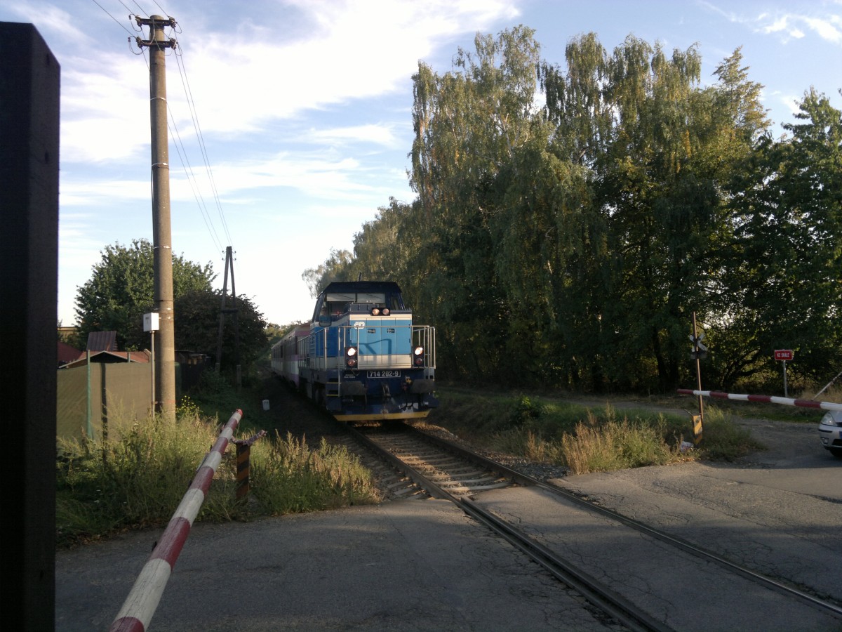 CD 714 202-2 kommt nach Haltestelle Pavlov am 1.10.2015