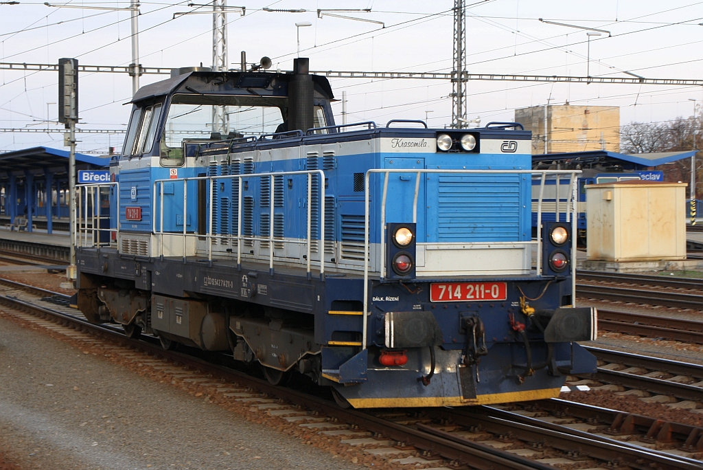 CD 714 211-0 am 30.November 2018 im Bahnhof Breclav.