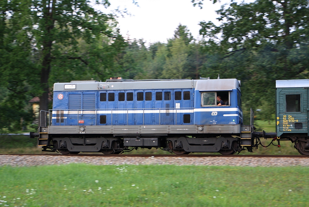 CD 720 058-7 vor dem Sonderzug von Ceske Budejovice nach Trebon am 03.August 2018 kurz nach dem Bahnhof Ceske Velenice.