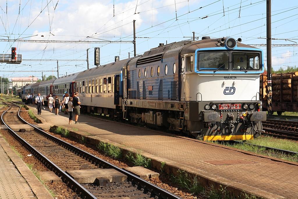 CD 750 704-9 am 11.August 2019 mit dem R 661  Rozmberk  (Plzen hl.n. - Brno hl.n.) im Bahnhof Jihlava.