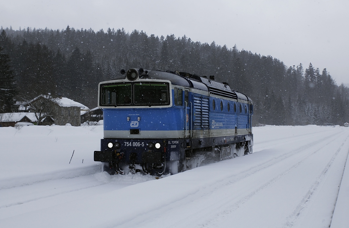 CD 754 006-5 setzt am 12.02.2019 im Grenzbahnhof Bayerisch Eisenstein/Zelesna Ruda-Alsbetin um