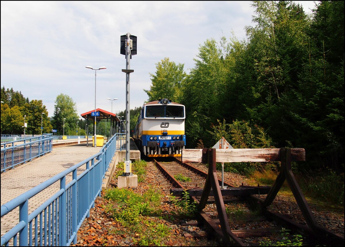 CD 754 027-1 in Bahnhof Bayerisch Eisenstein/Zelezna Ruda Alzbetin 16. 8. 2023.