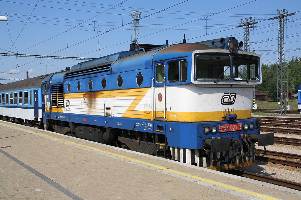 CD 754 027-1 vor dem Os 8713 (Veseli nad Luznici - Ceske Velenice) am 05.August 2018 im Bahnhof Veseli nad Luznici.