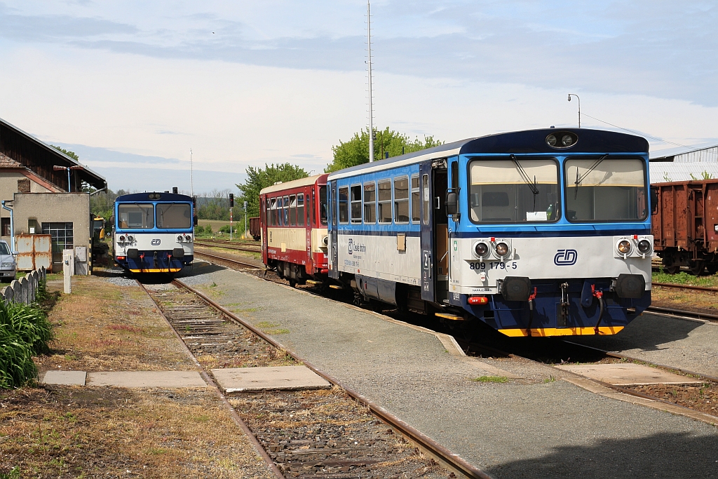 CD 809 179-5 am 11.Mai 2019 nach der Ankunft als Os 14523 von Zajeci im Bahnhof Cejc.