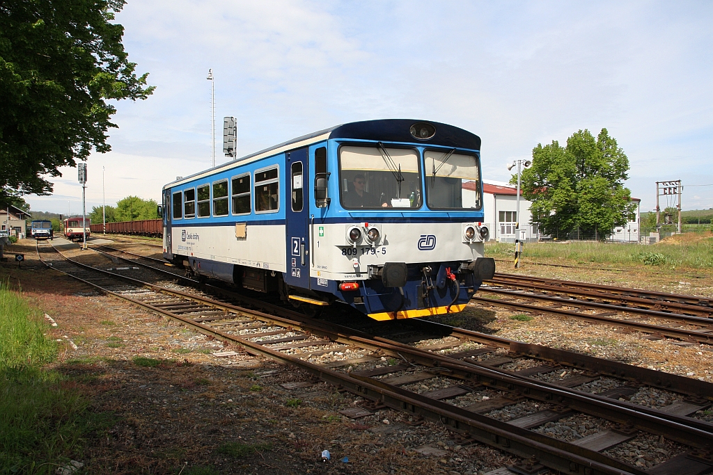 CD 809 179-5 am 11.Mai 2019 im Bahnhof Cejc.