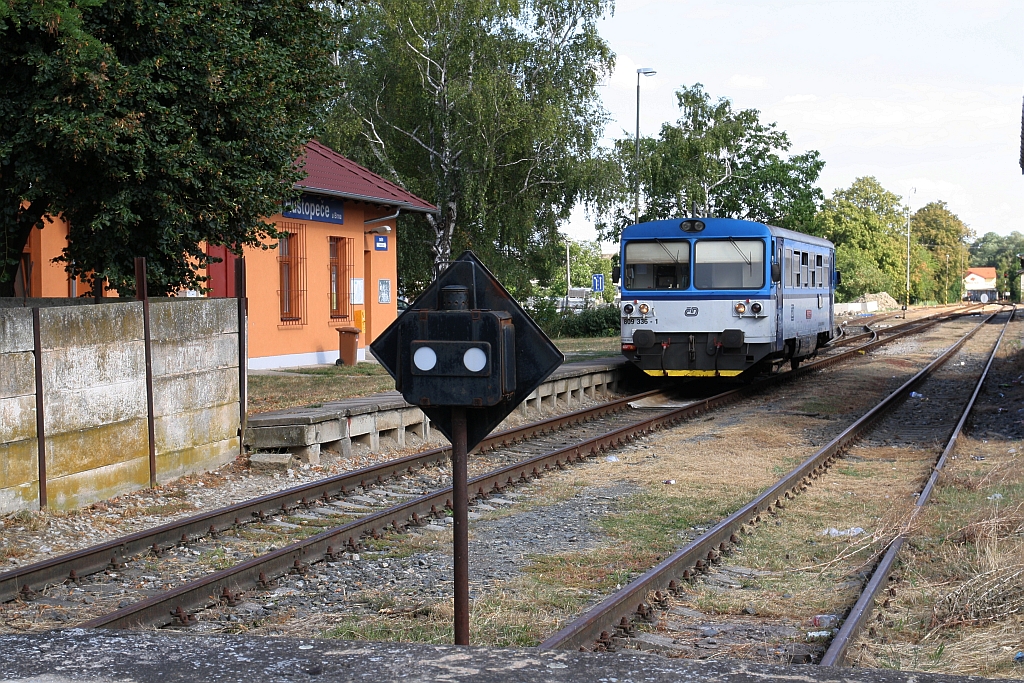 CD 809 336-1 wendet am 15.August 2018 im Bahnhof Hustopece u Brna vom Os 14625 aus Sakvice auf den Os 14626 nach Sakvice.