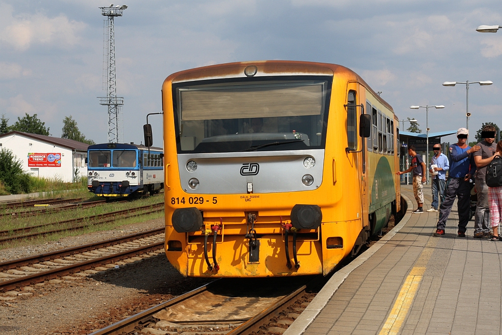 CD 814 029-5 als Os 14244 (Vizovice - Kojetin) am 20.Juli 2019 im Bahnhof Kromeriz.