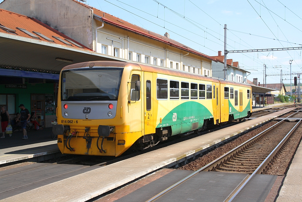 CD 814 062-6 am 06.Juli 2019 nach der Ankunft als Os 14243 (Kromeriz - Vizovice) im Bahnhof Otrokovice. Die Weiterfahrt nach Vizovice erfolgte an diesem Tag mit Schienenersatzverkehr.